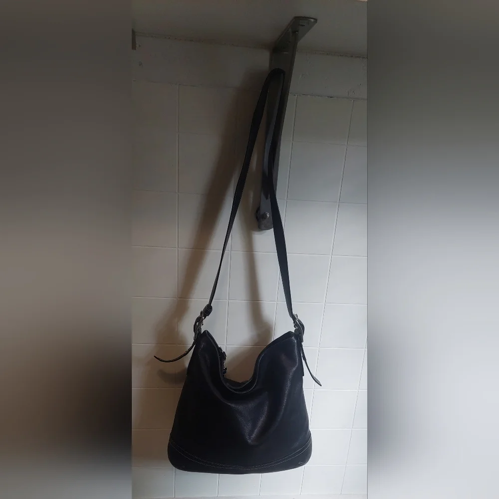 Elegant Black Leather Coach Crossbody - Picture 13 of 16